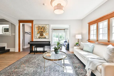 44 Mississauga Road, ON L5H 2H8