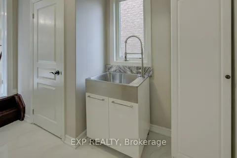 953 Gastle Way, ON L9T 0Z9