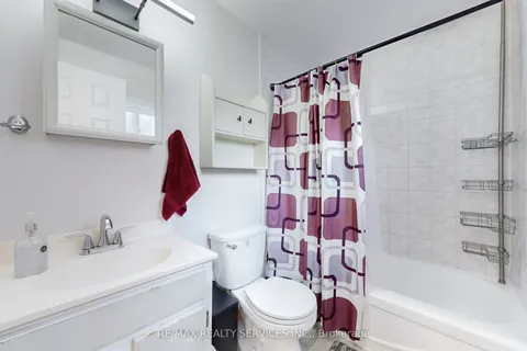 2 Hector Court, ON L6S 1P1