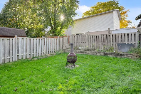 2 Hector Court, ON L6S 1P1