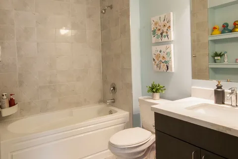 677 Laking Terrace, ON L9T 9J4