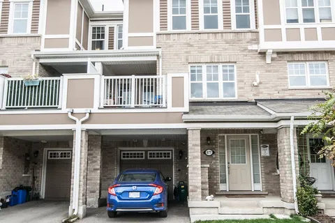 677 Laking Terrace, ON L9T 9J4