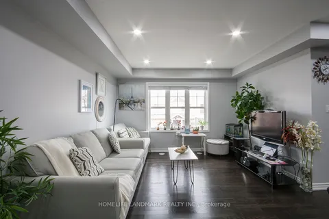 677 Laking Terrace, ON L9T 9J4