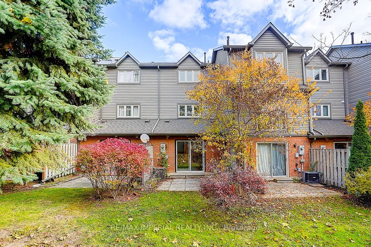 Condo Townhouse interior view at 460 Bristol Road Mississauga
