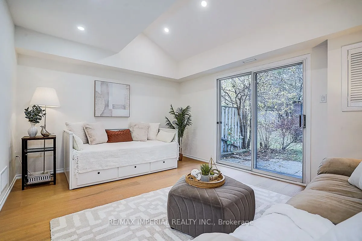 Condo Townhouse living room at 460 Bristol Road Mississauga