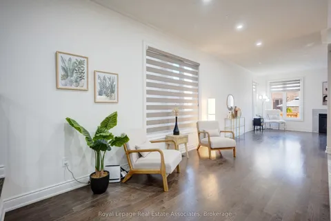 13 Quinton Ridge, ON L6Y 6J4