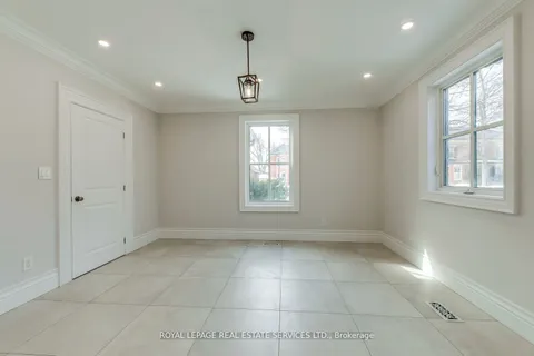 317 Queen Street, ON L5M 1M3