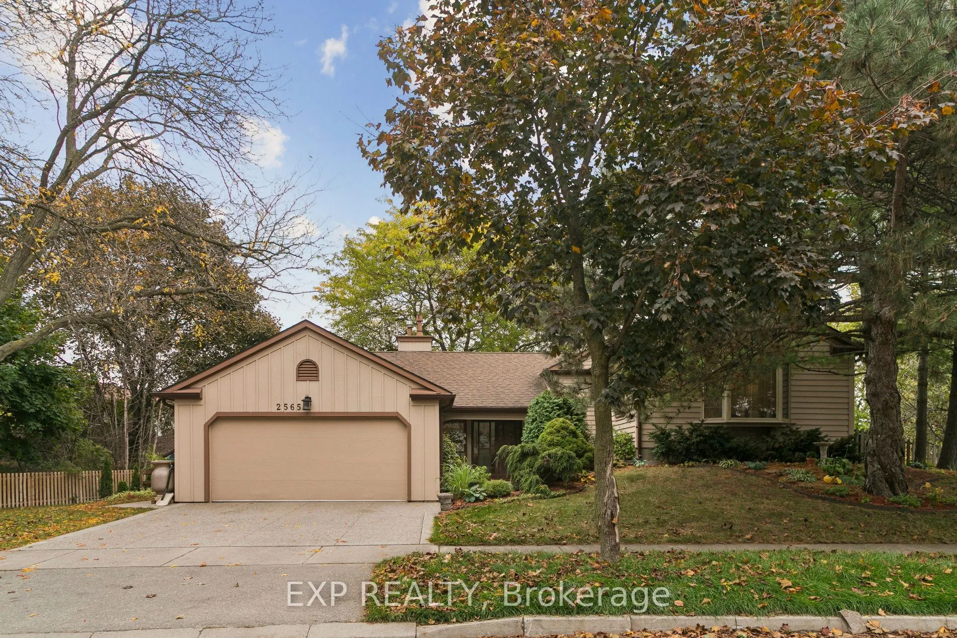 2565 Claymore Crescent, ON L5C 3A2