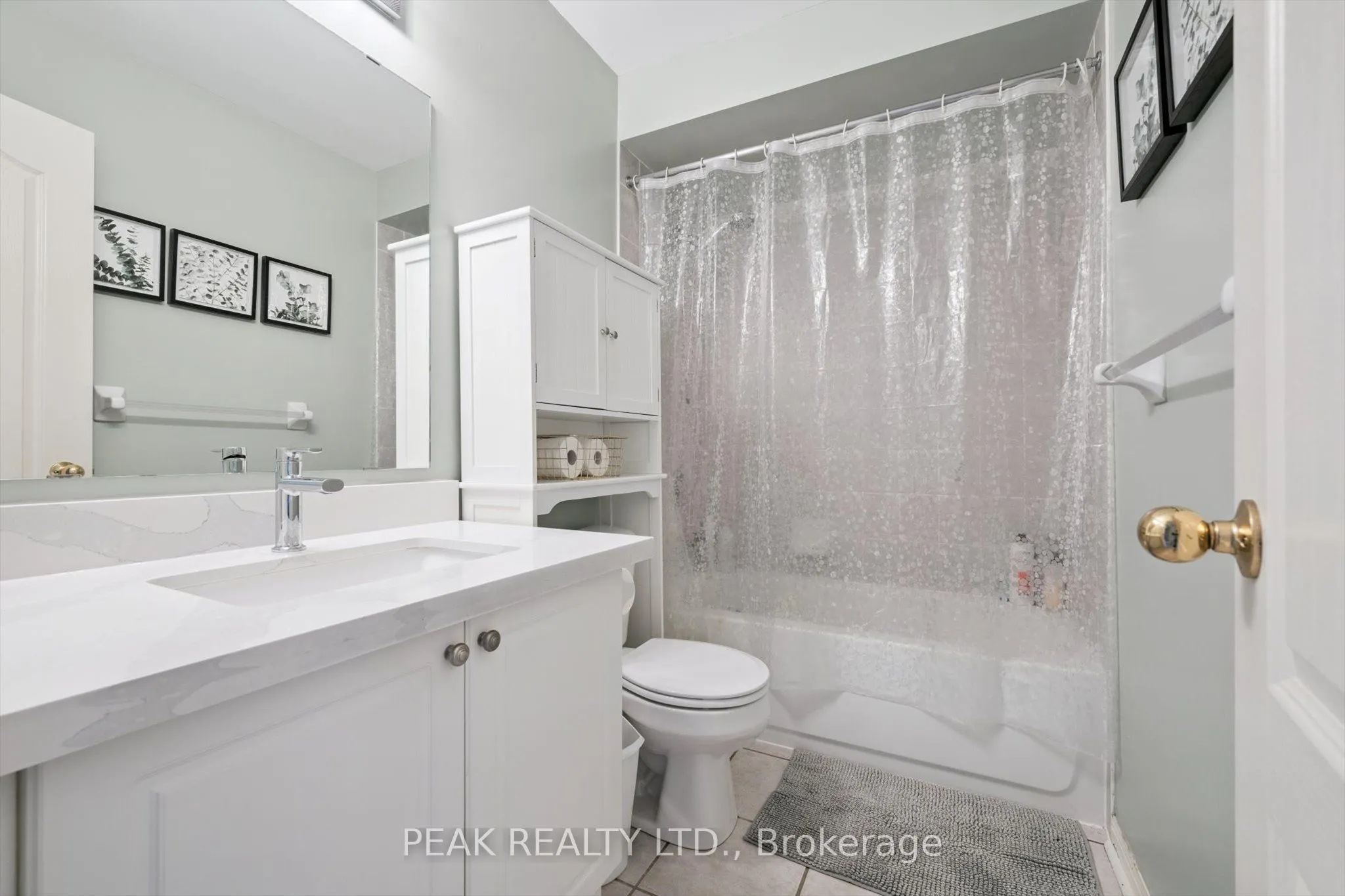 Condo Townhouse kitchen at 3030 Breakwater Court Mississauga