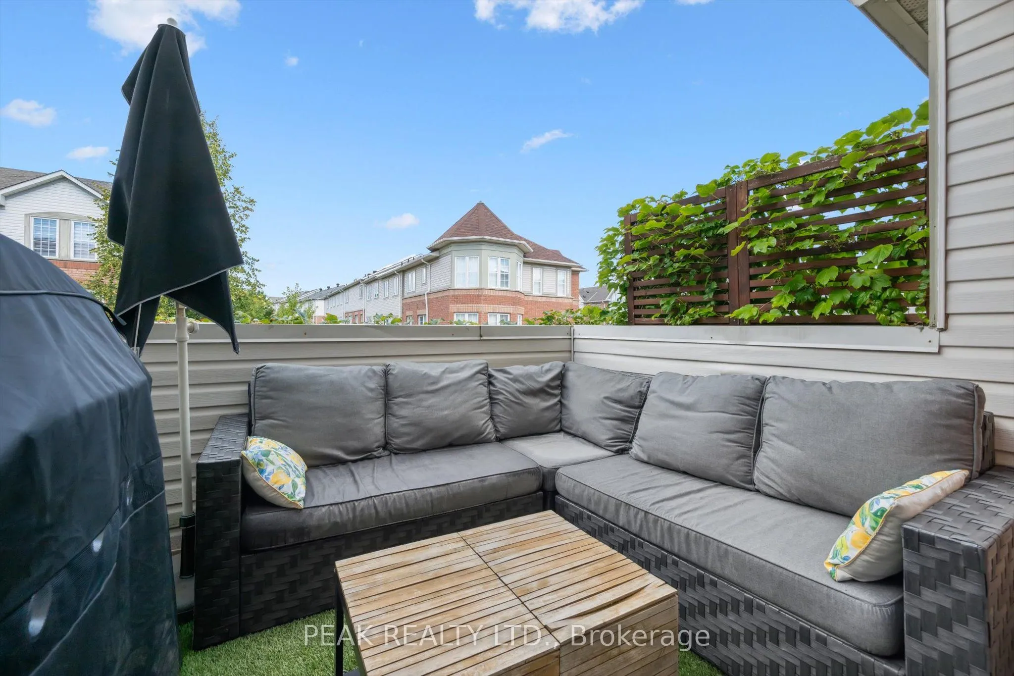 Condo Townhouse living room at 3030 Breakwater Court Mississauga