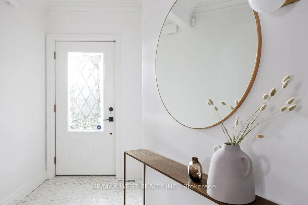 207 Ellis Avenue, ON M6S 2X4