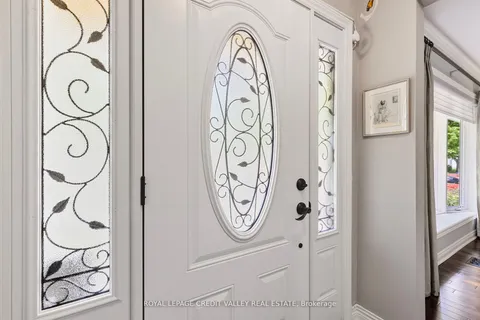 24 Ladore Drive, ON L6Y 1V5