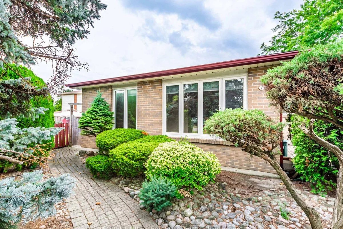 19 Drayton Crescent, ON L6T 3G6