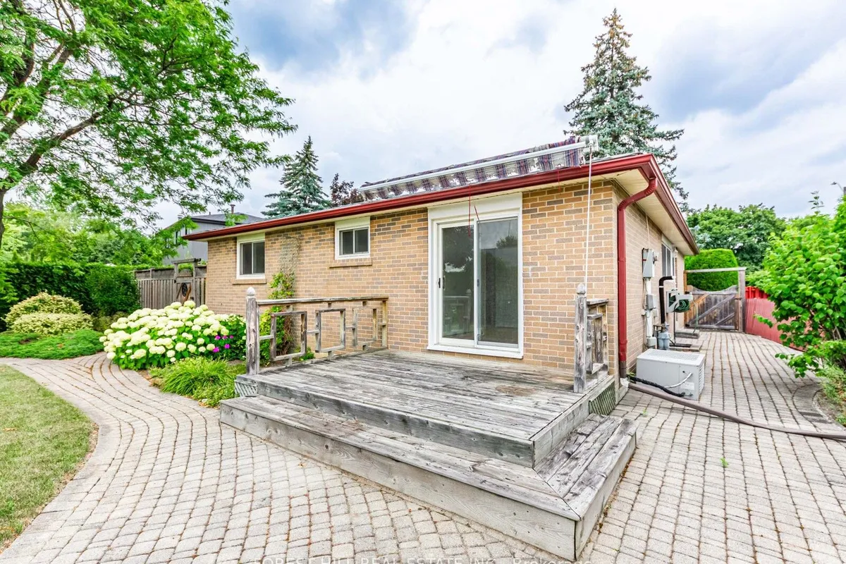 19 Drayton Crescent, ON L6T 3G6