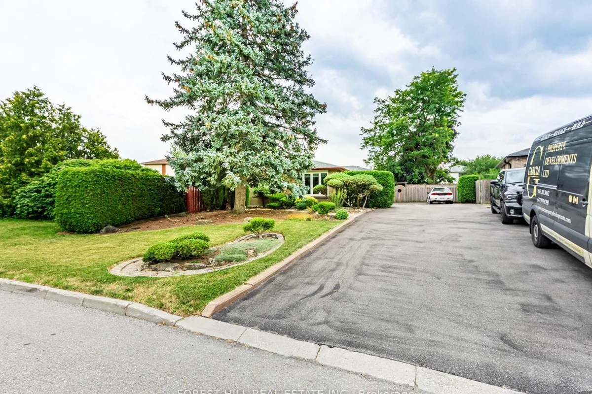 19 Drayton Crescent, ON L6T 3G6