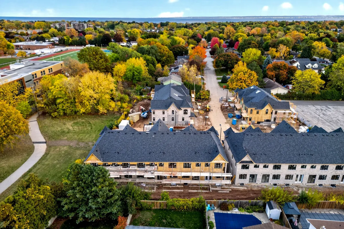 600 Maplehill Drive, ON L7N 2W3