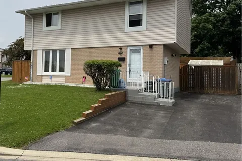 4 Hardcastle Court, ON L6S 2A9