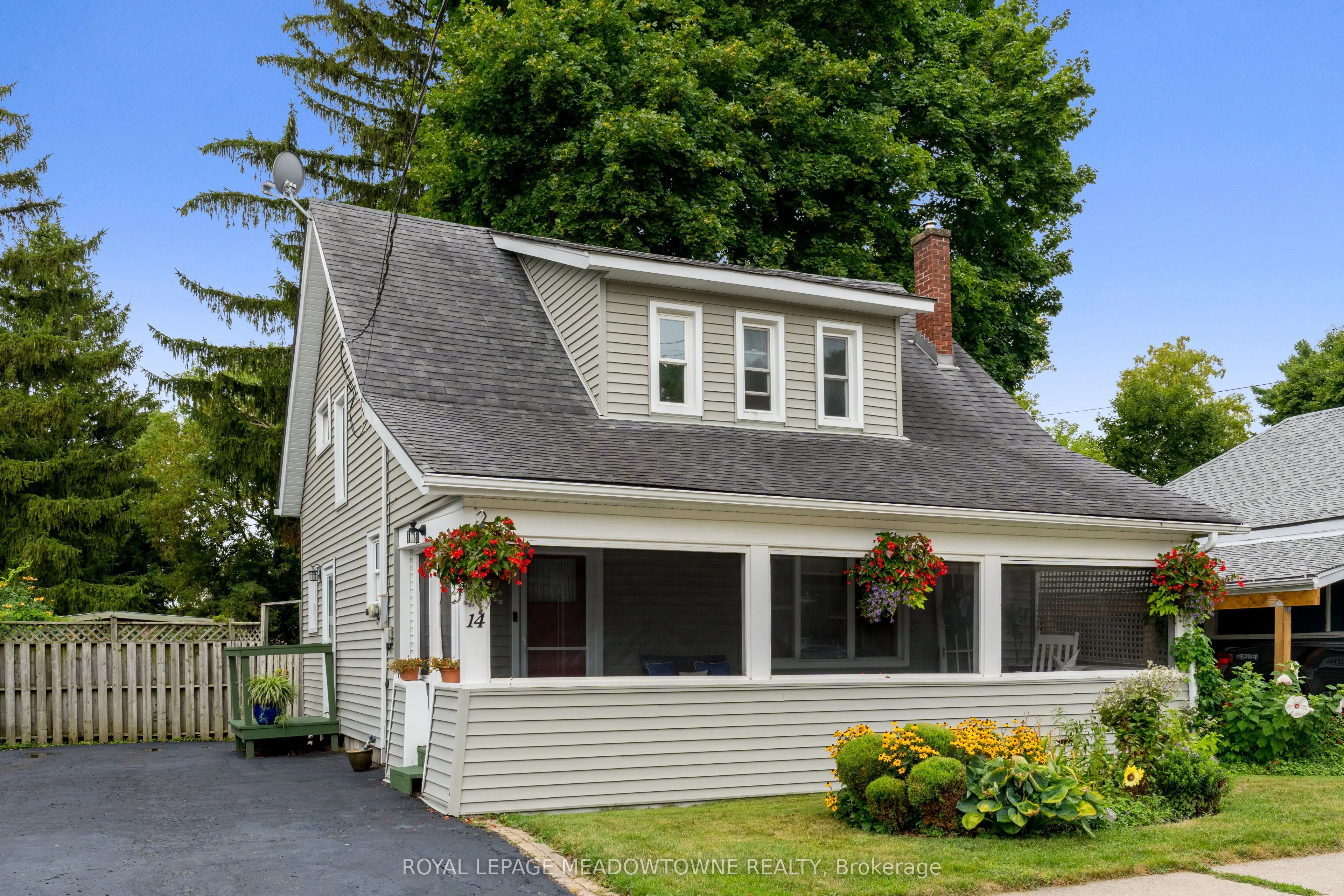 14 Academy Road, ON L7G 3N8