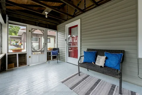 14 Academy Road, ON L7G 3N8