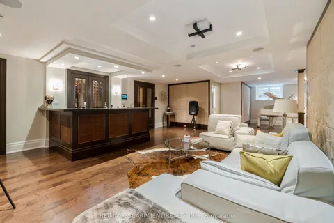 1476 Carmen Drive, ON L5G 3Z1