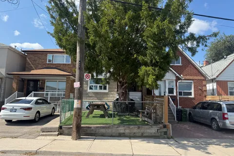 26 Avon Avenue, ON M6N 3W7