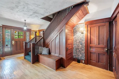 3175 Lakeshore Road, ON L6L 1J7