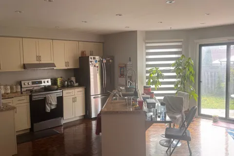 26 Brownridge Court, ON L6W 4L4