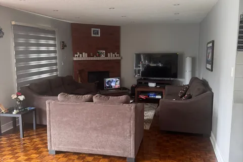 26 Brownridge Court, ON L6W 4L4