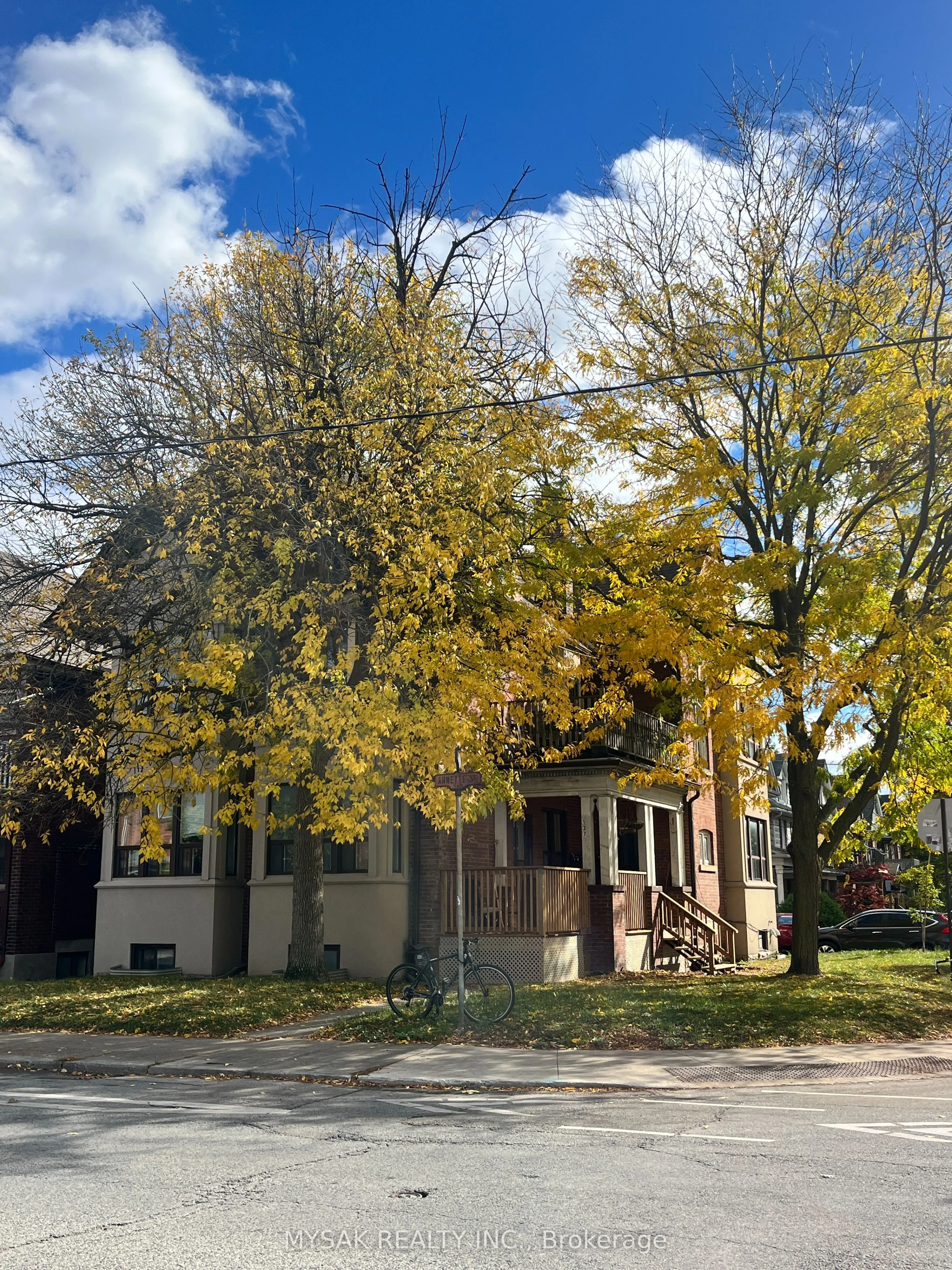 137 Annette Street, ON M6P 1N9