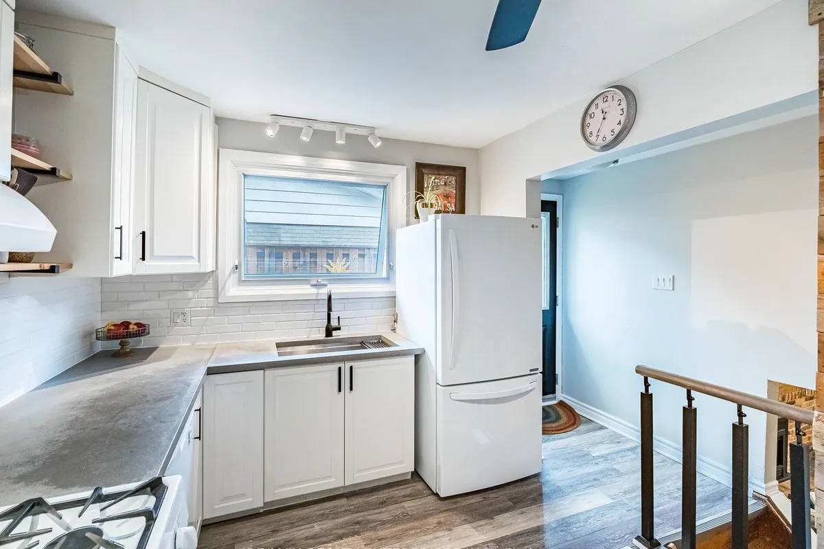 637 Artreva Crescent, ON L7L 2B8