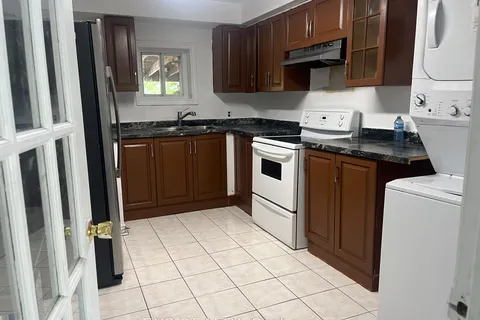 3215 Parkerhill Road, ON L5B 1V7