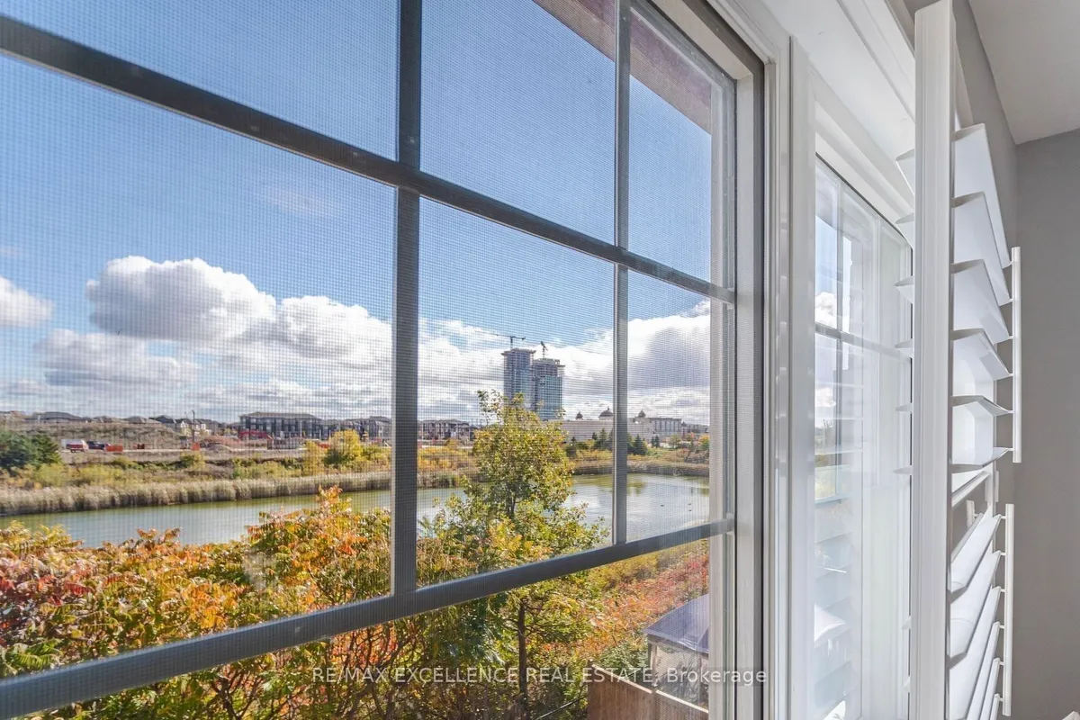 38 Davenfield Circle, ON L6P 4M2