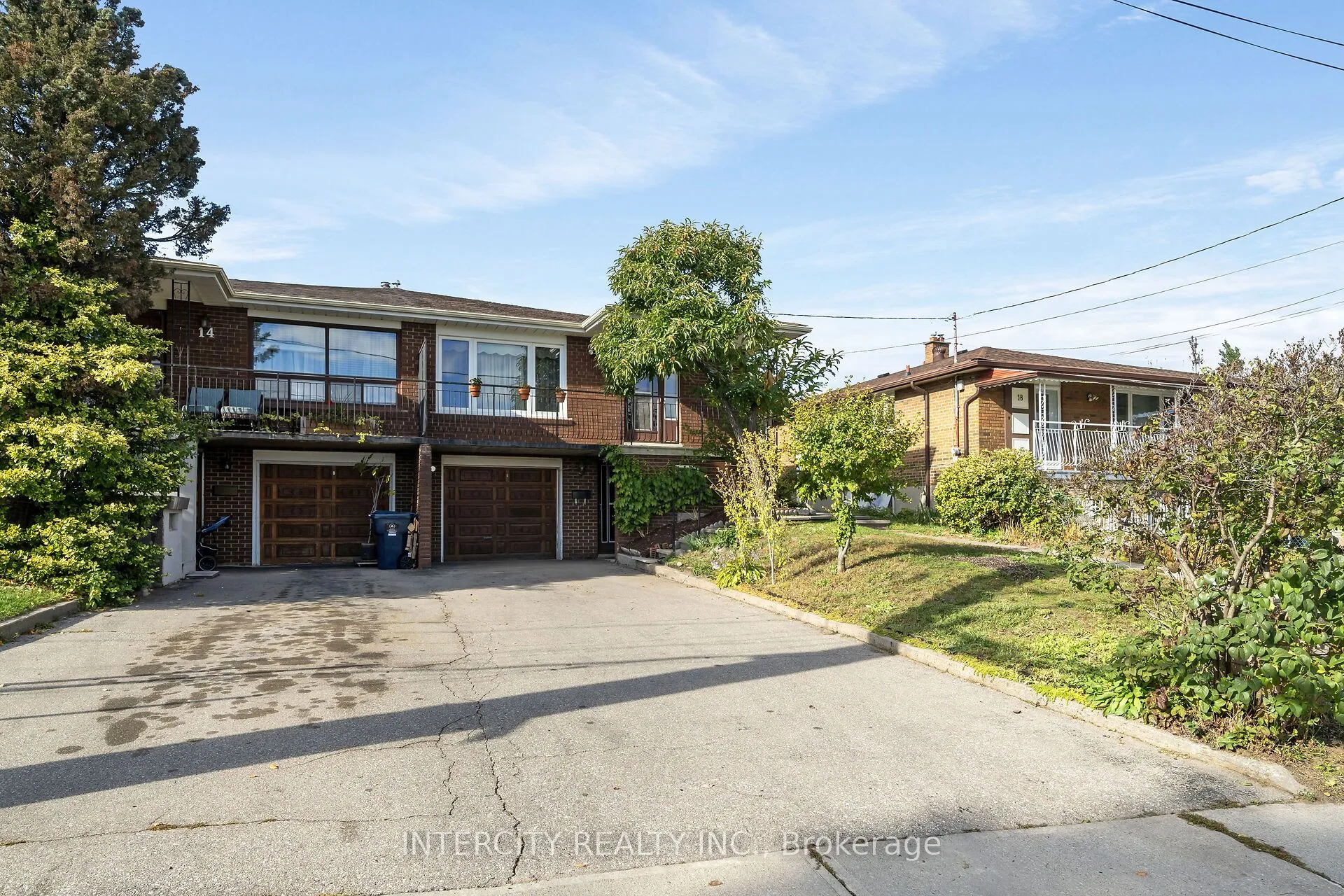 16 Seacliff Boulevard, ON M9L 2G4
