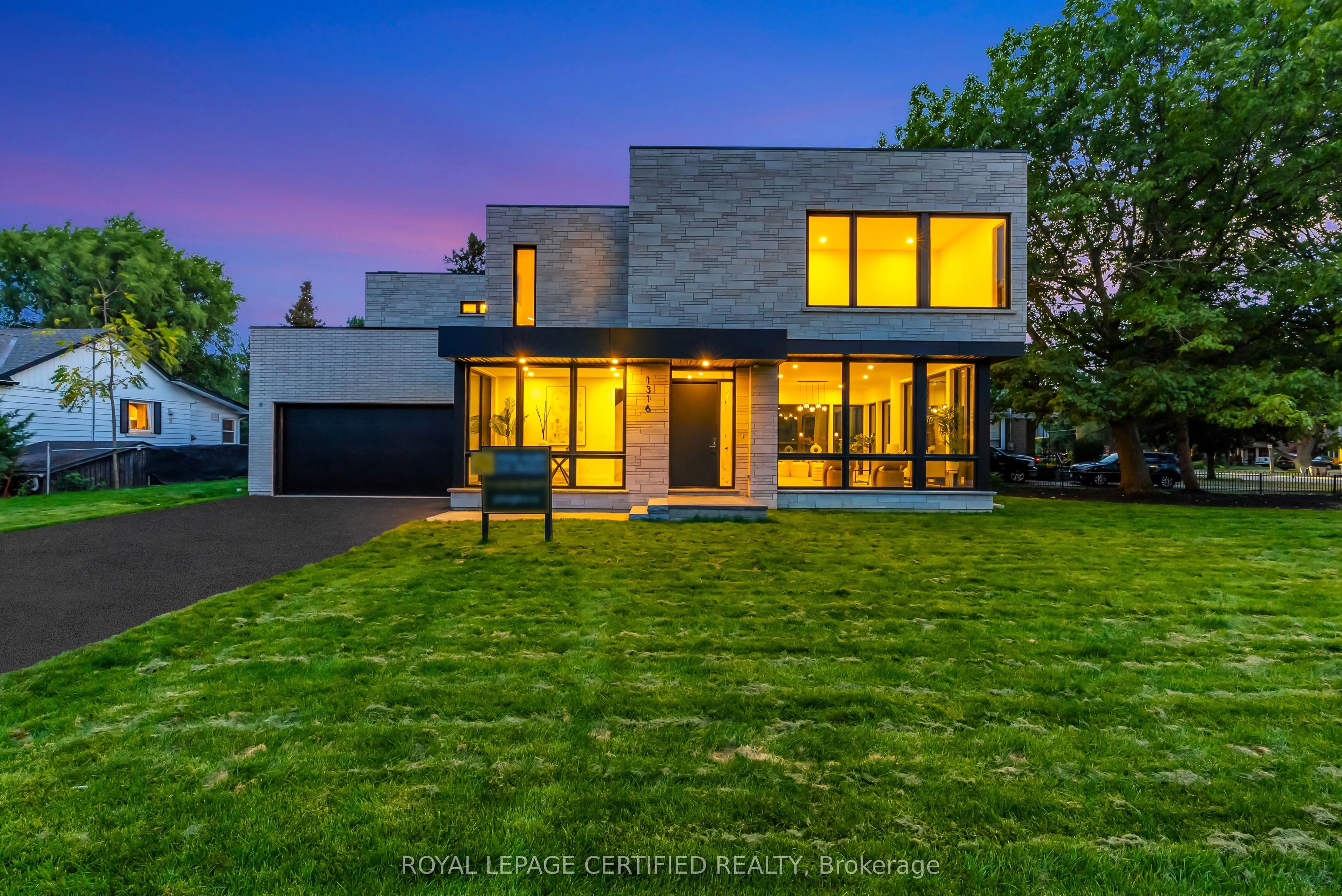 1316 Mineola Gardens, ON L5G 3Y3