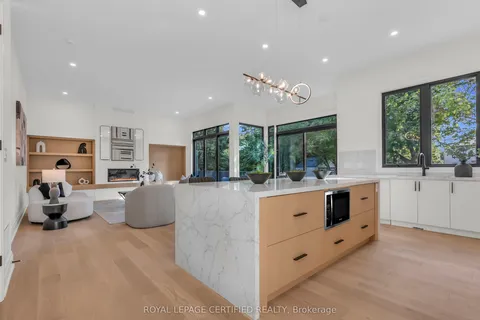 1316 Mineola Gardens, ON L5G 3Y3