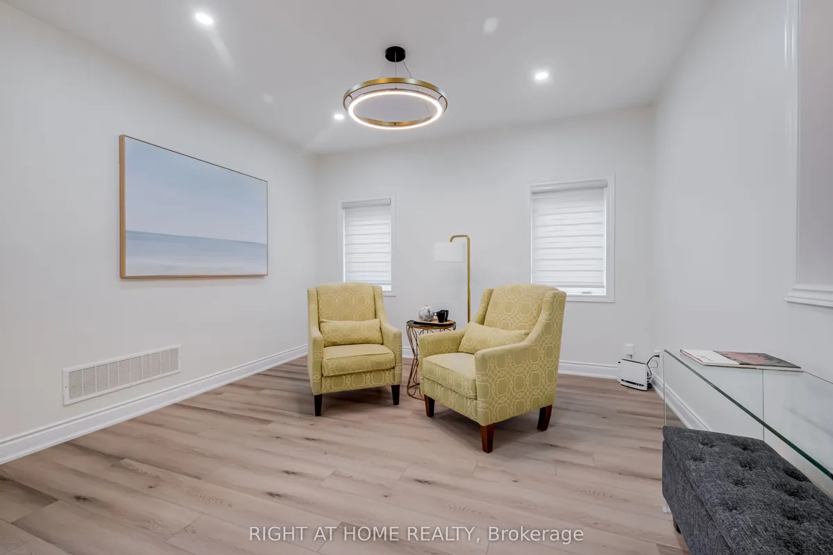 279 Eaton Street, ON L7G 6N8