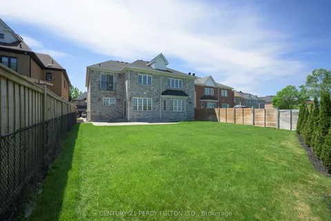 35 Donwoods Court, ON L6P 1T6