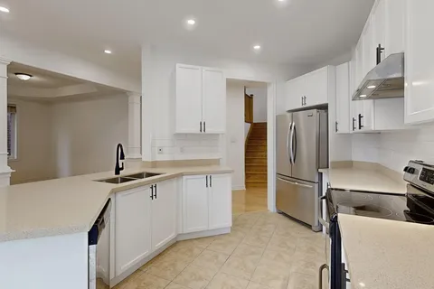 29 Begonia Crescent, ON L7A 0M6