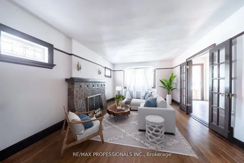 24 Queens Avenue, ON M8V 2N1