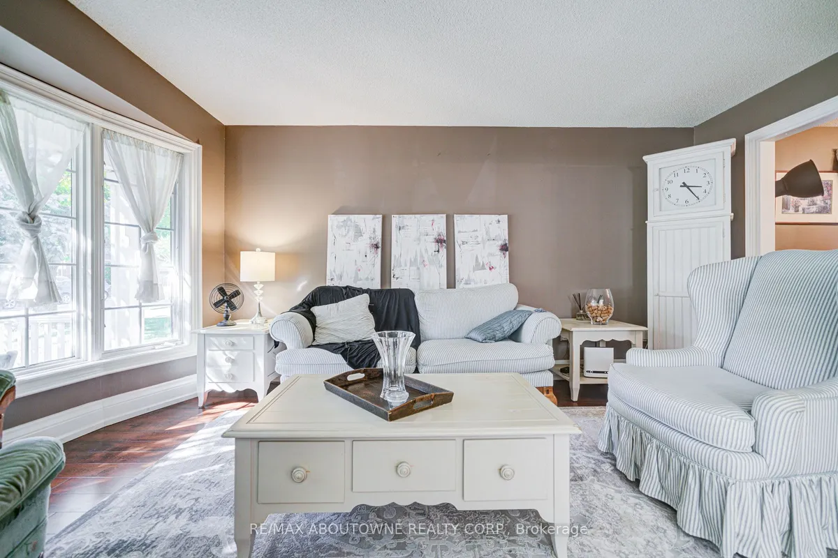 2193 Meadowland Drive, ON L6H 6H2