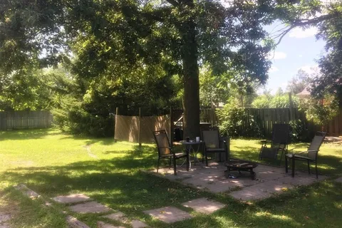 1142 Haig Boulevard, ON L5E 2M7