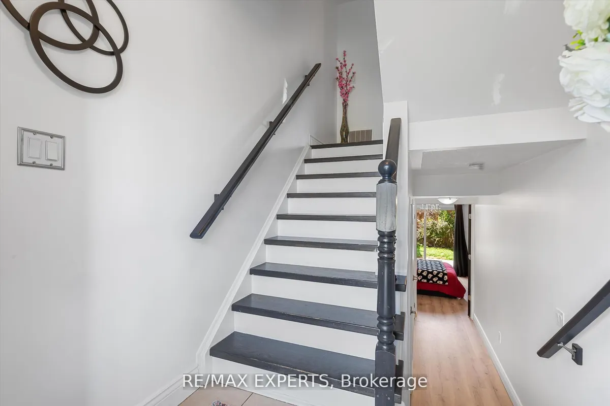 84 Vanhorne Close, ON L7A 0X9