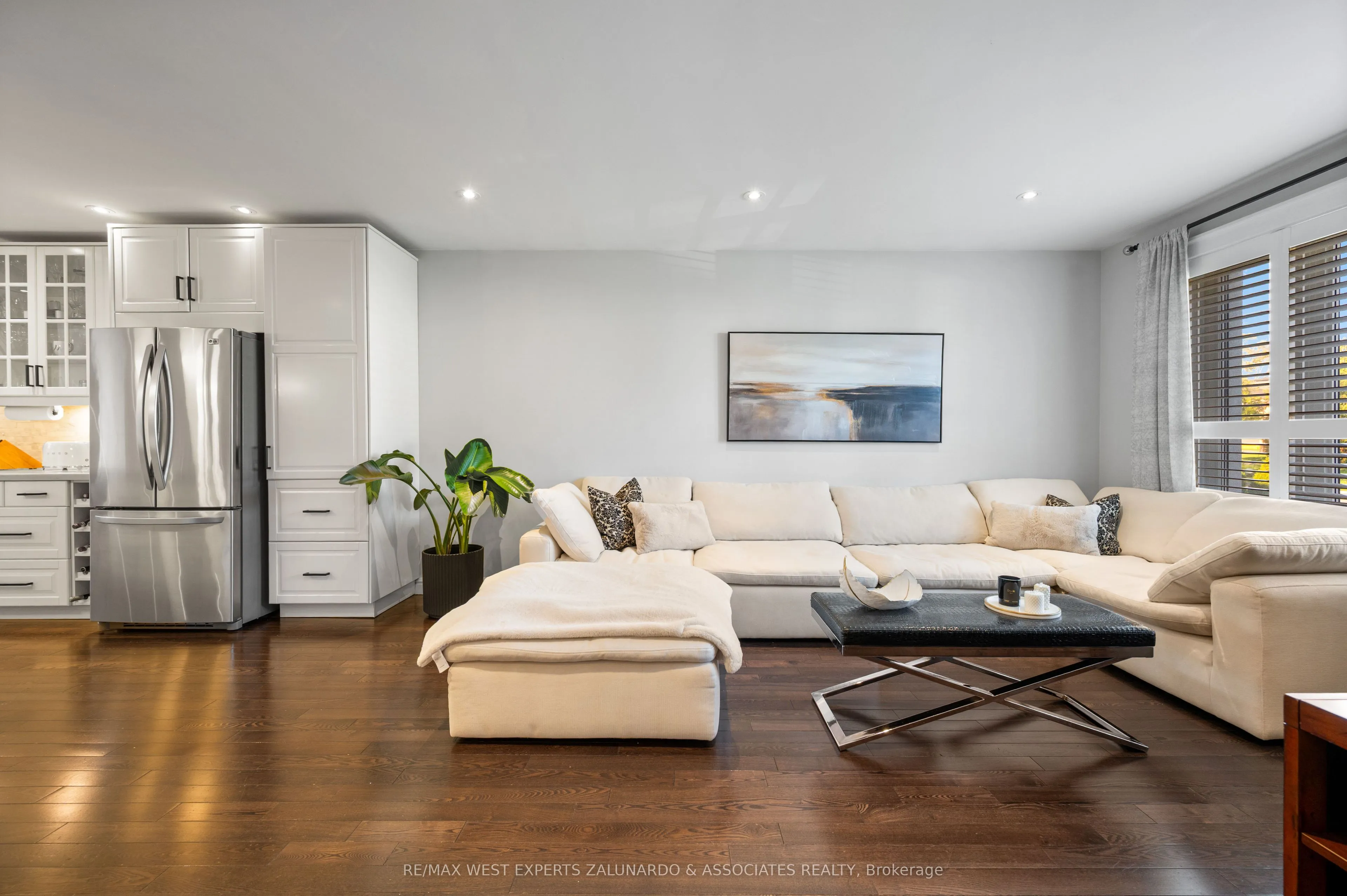 Detached kitchen at 18 Smallwood Drive Toronto