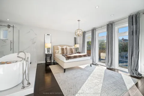 18 Smallwood Drive, ON M3M 1K8