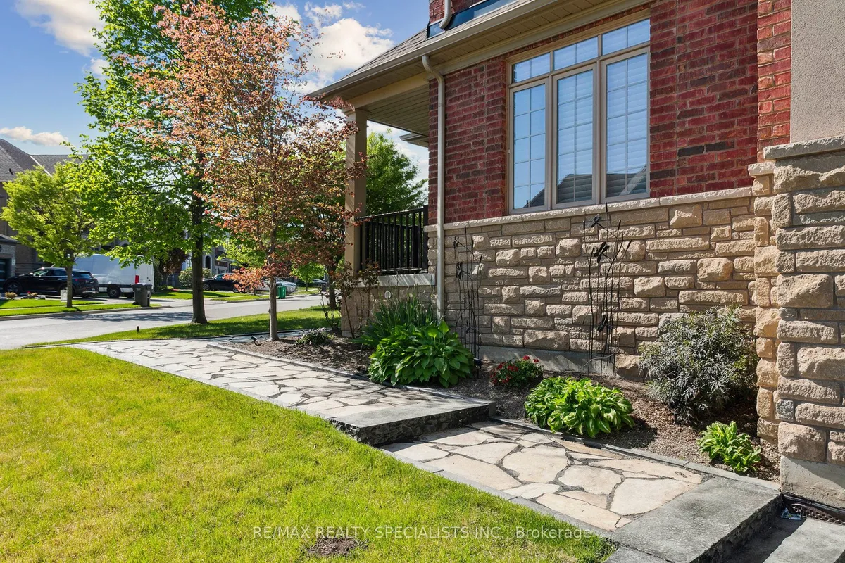 9 Flanders Road, ON L6X 0W3