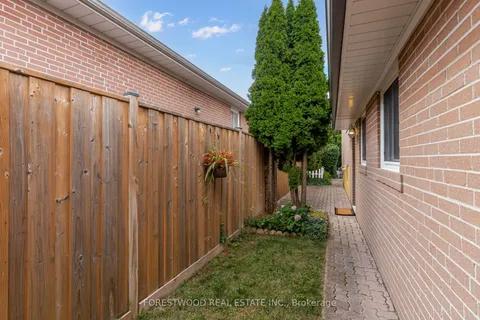 1192 Chada Avenue, ON L5C 1P9