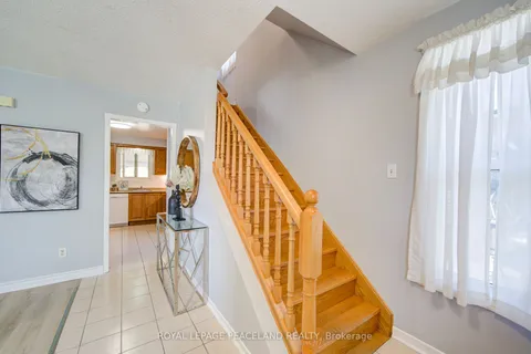 718 Eaglemount Crescent, ON L5C 1N9