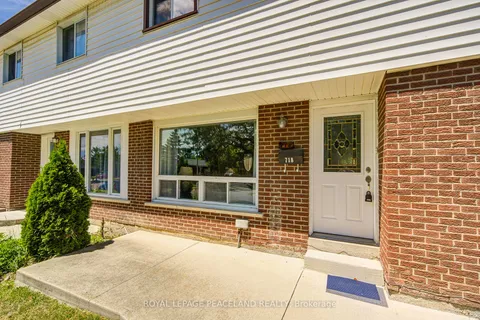 718 Eaglemount Crescent, ON L5C 1N9