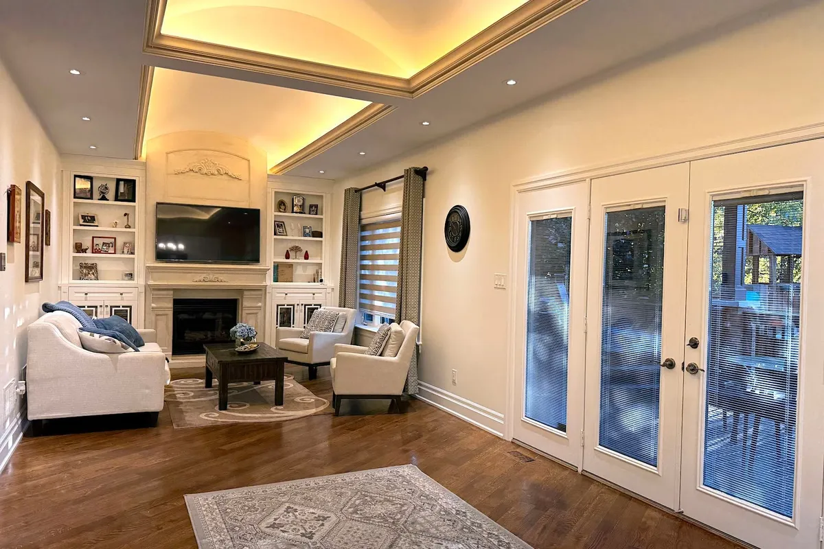 72 Laurel Avenue, ON M9B 4T2