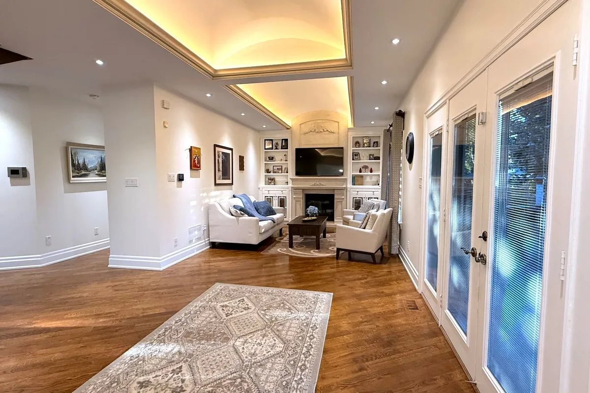 72 Laurel Avenue, ON M9B 4T2